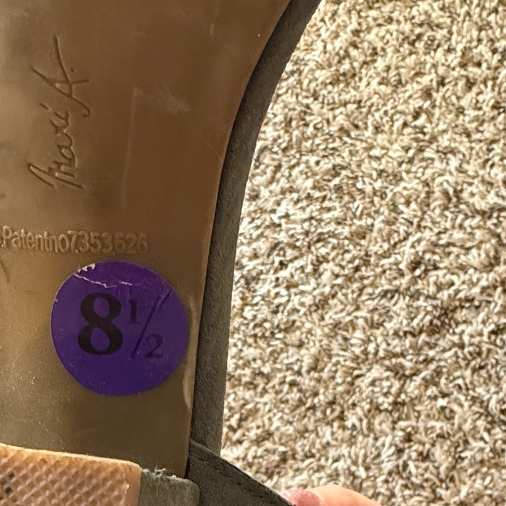 Chic Olive Green Women's Heels - Picture 3 of 3